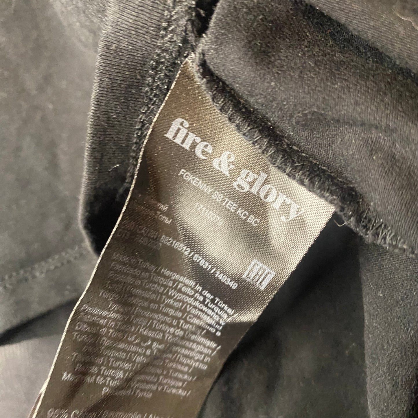 Black flattering t-shirt