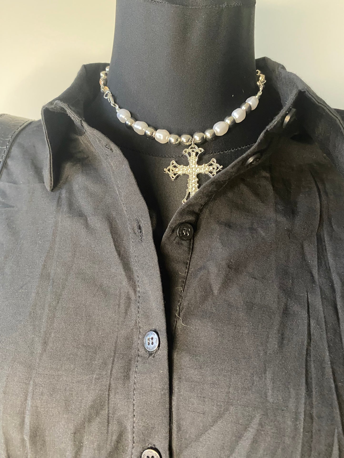 Black button-up long sleeve cropped shirt