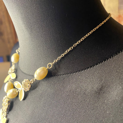 White vintage pearl necklace