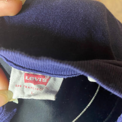 Levi’s navy t-shirt