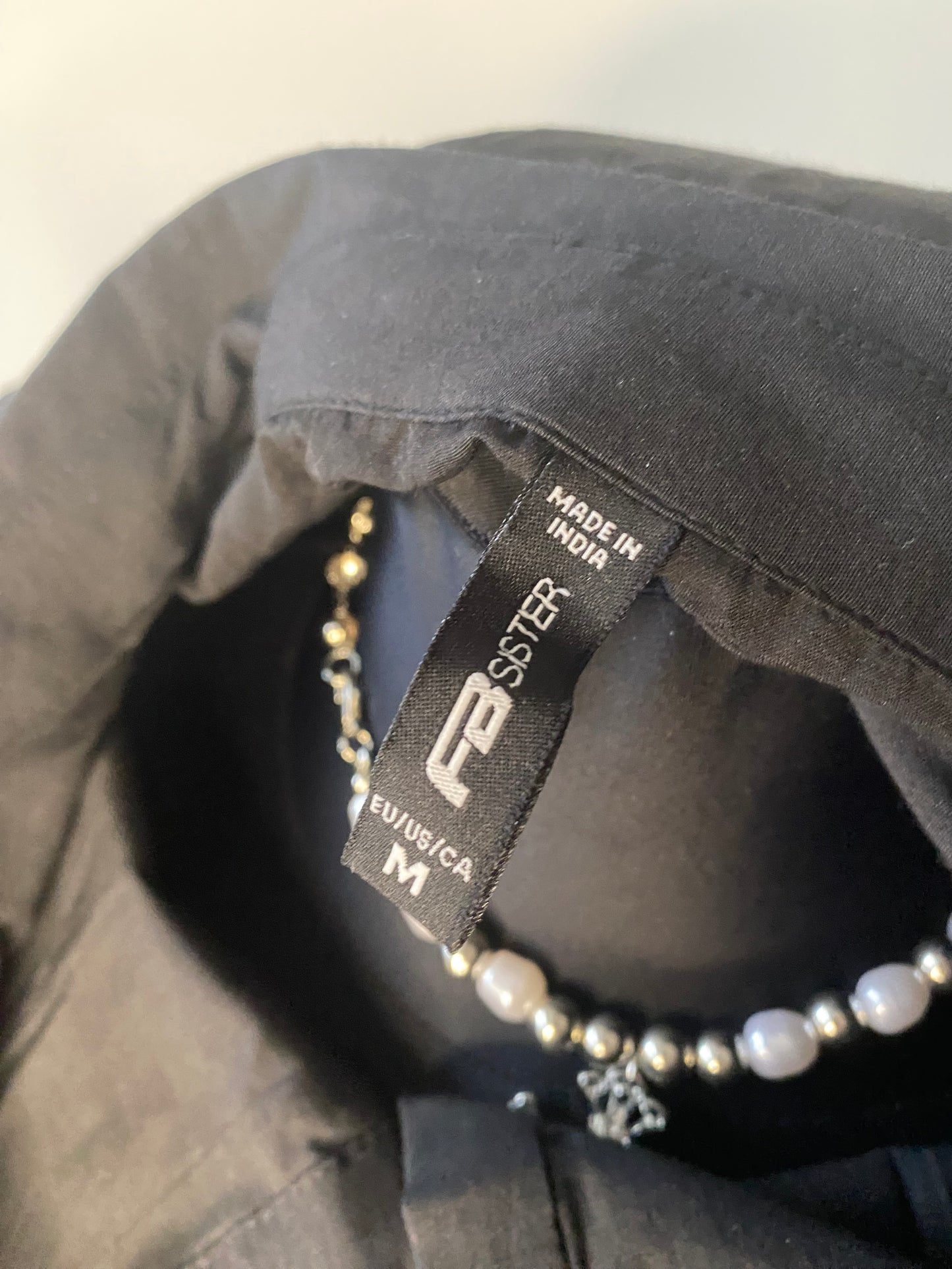 Black button-up long sleeve cropped shirt