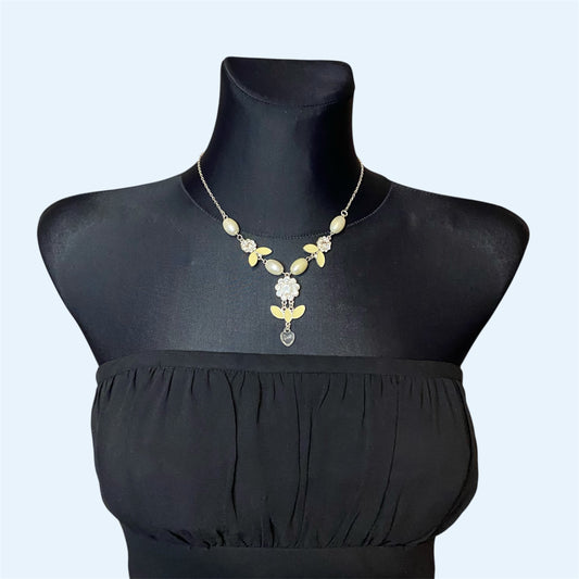 White vintage pearl necklace