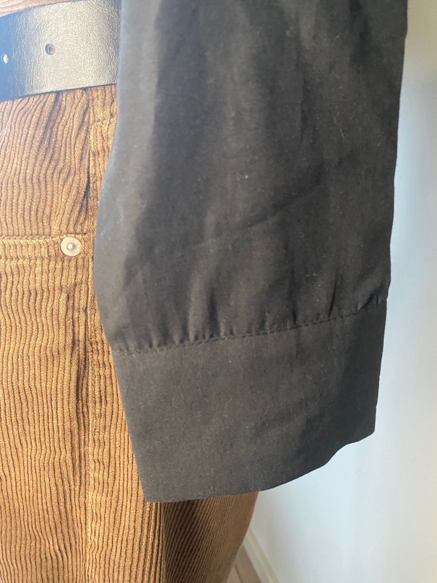 Black button-up long sleeve cropped shirt