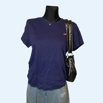 Levi’s navy t-shirt