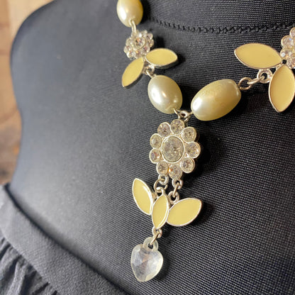 White vintage pearl necklace