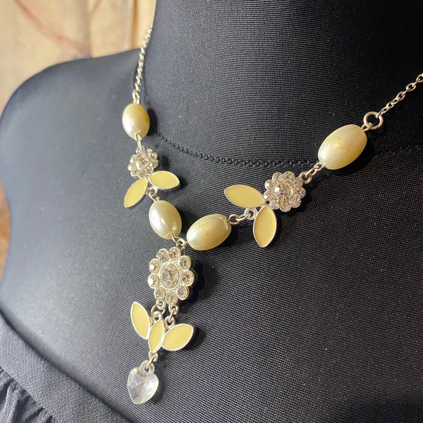 White vintage pearl necklace