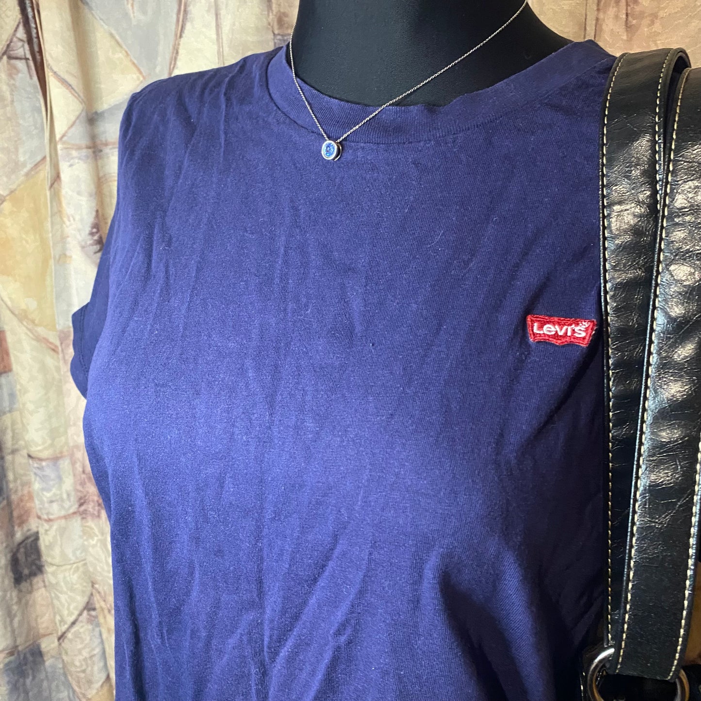 Levi’s navy t-shirt