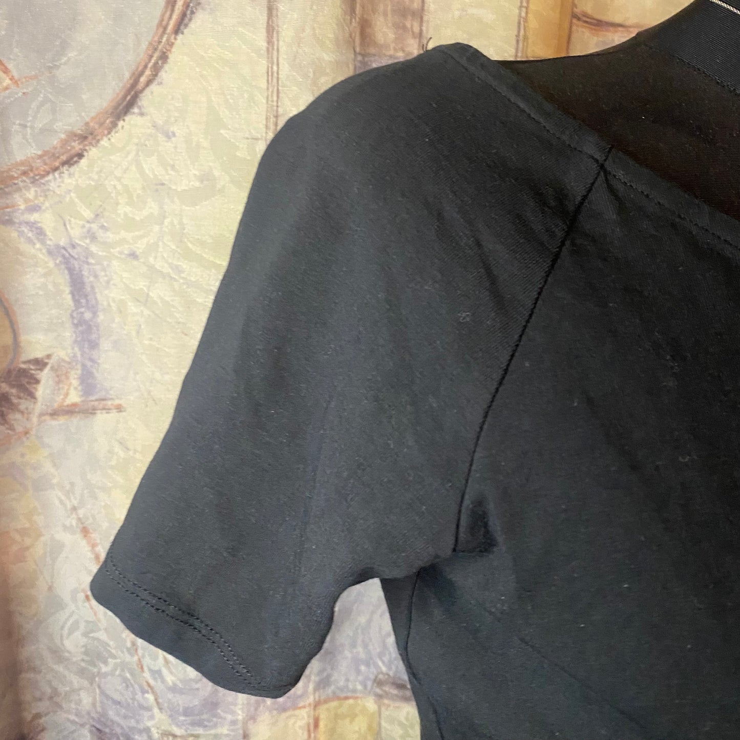 Black flattering t-shirt